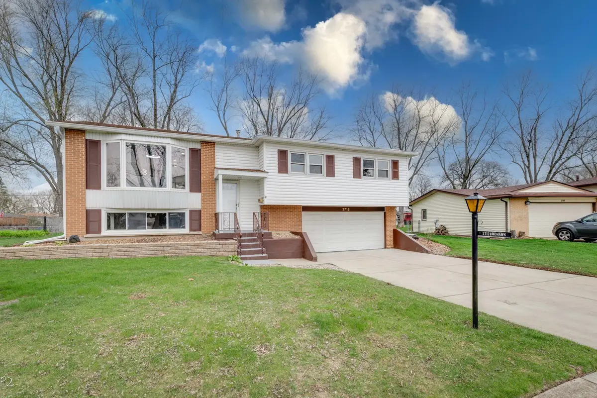 2712 Mohawk Avenue, Woodridge, IL 60517 - #1
