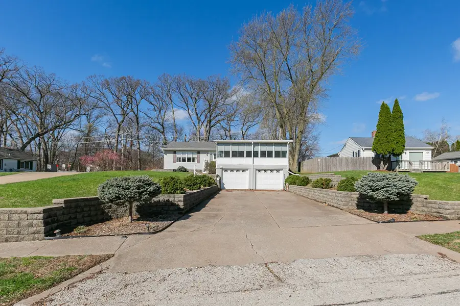 3215 53rd Street, Moline, IL 61265 - #2