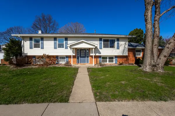3960 N Tam-o-shanter Drive, Bettendorf, IA 52722