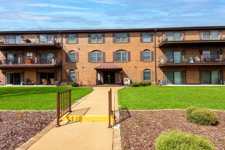 1360 Kimberly Ridge Road #209, Bettendorf, IA 52722 - #2