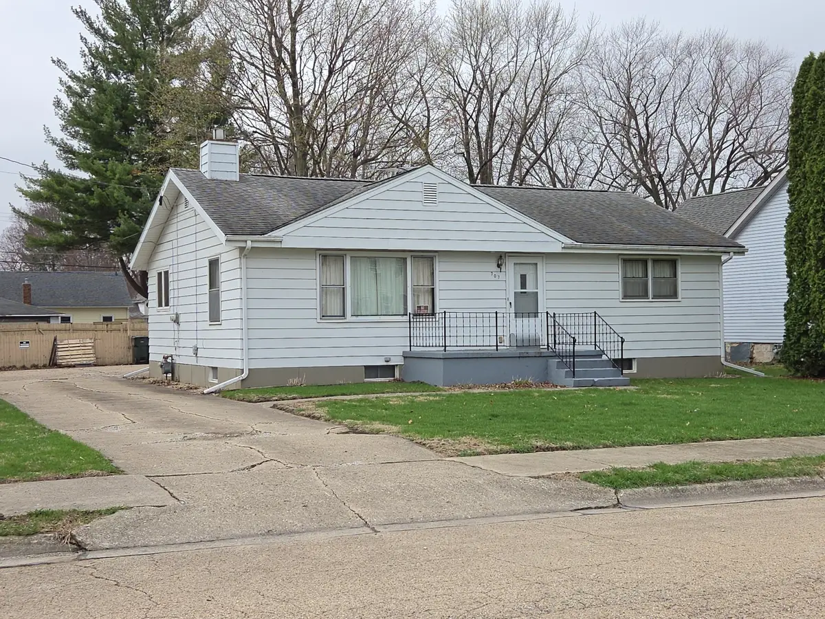 707 W 8th Street, Sterling, IL 61081 - #1