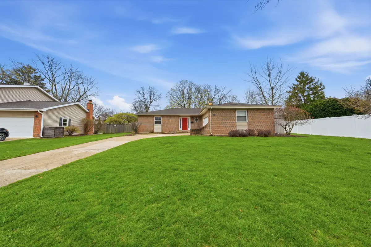 2011 Brentwood Lane E, Wheaton, IL 60189 - #1