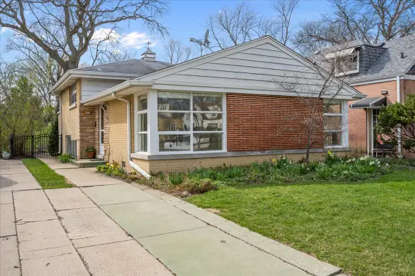 7012 N Kenton Avenue, Lincolnwood, IL 60712