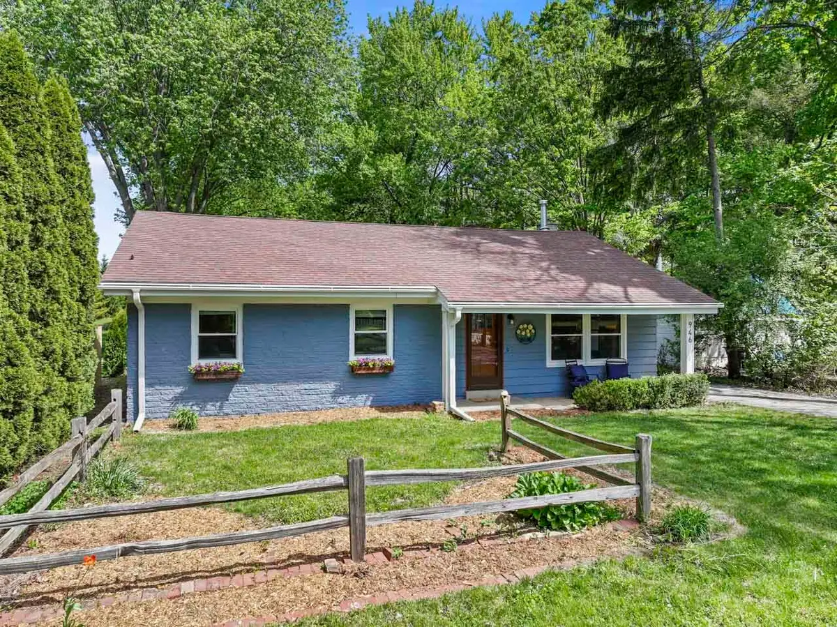 946 W Winchester Road, Libertyville, IL 60048 - #1
