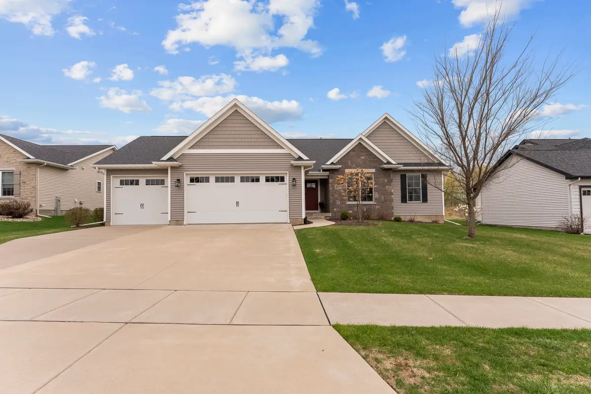 4937 Lakeside Drive, Bettendorf, IA 52722 - #1