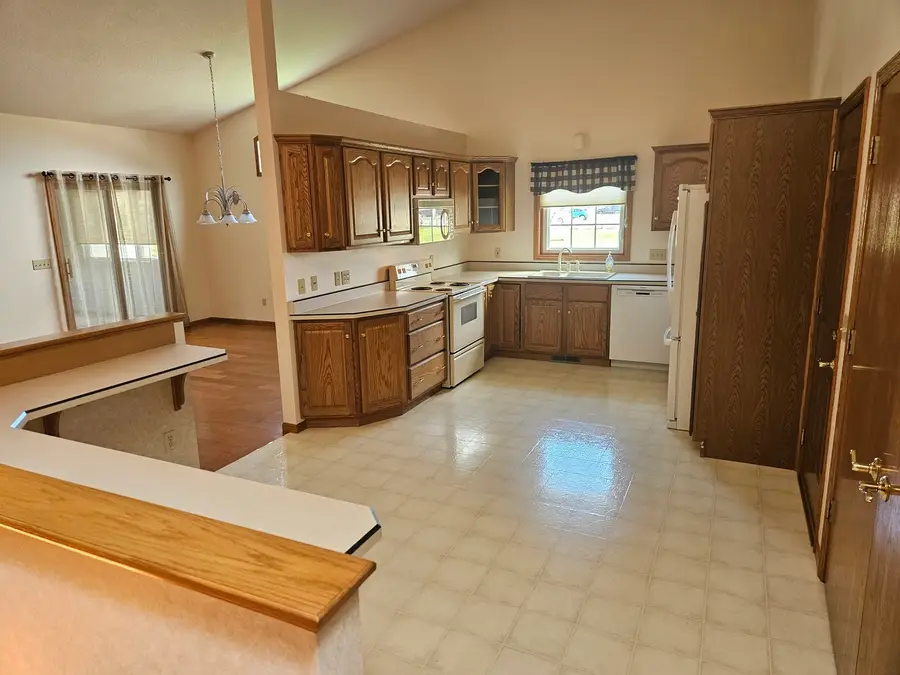 3468 Maple Glen Drive, Bettendorf, IA 52722 - #3