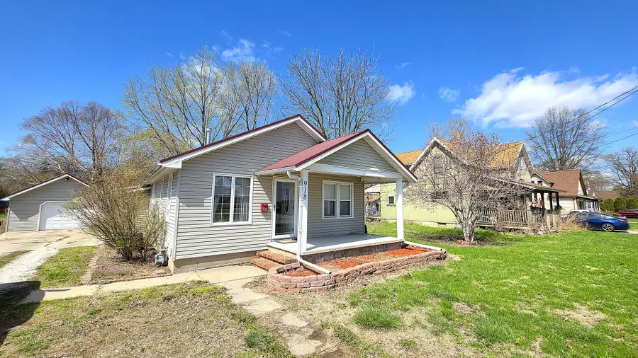 918 N Farnham Street, Galesburg, IL 61401 - #3