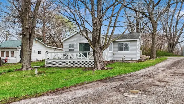 3221 E Lake Paradise Road, Mattoon, IL 61938