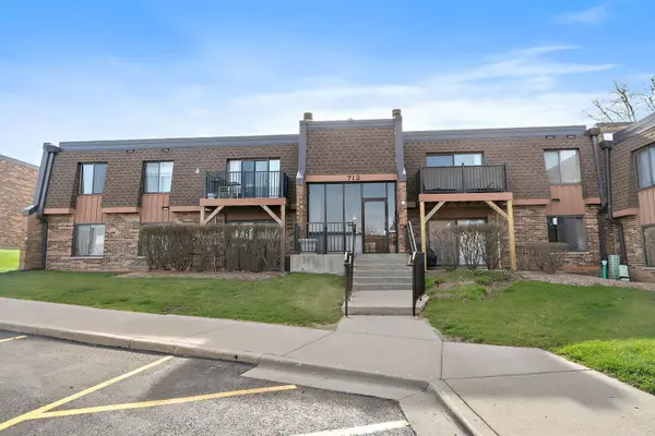 712 Tipperary Court #2B, Schaumburg, IL 60193