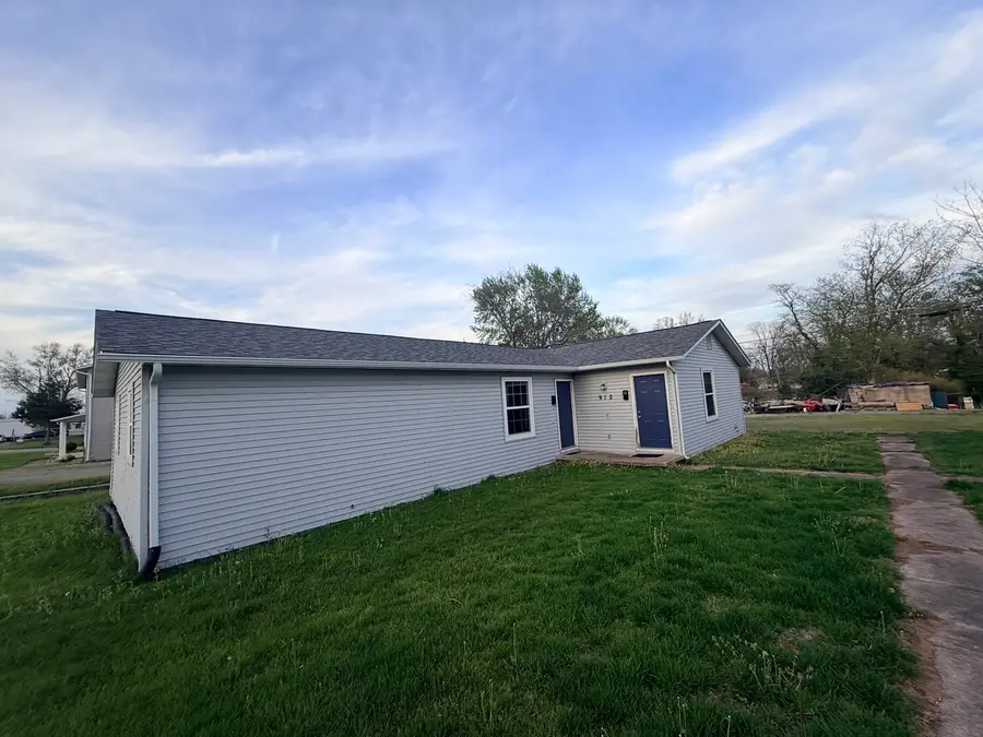 916 S 10th Street, Herrin, IL 62948 - #3