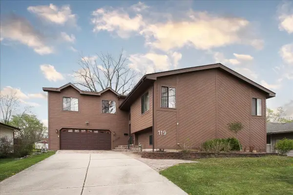 119 Salem Drive S, Schaumburg, IL 60193