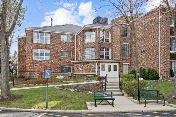 540 Biesterfield Road #305, Elk Grove Village, IL 60007