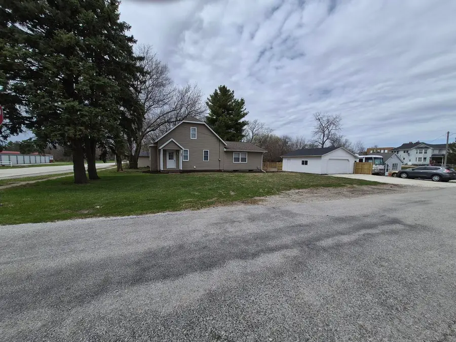 101 N 6th Avenue, New Windsor, IL 61465 - #2