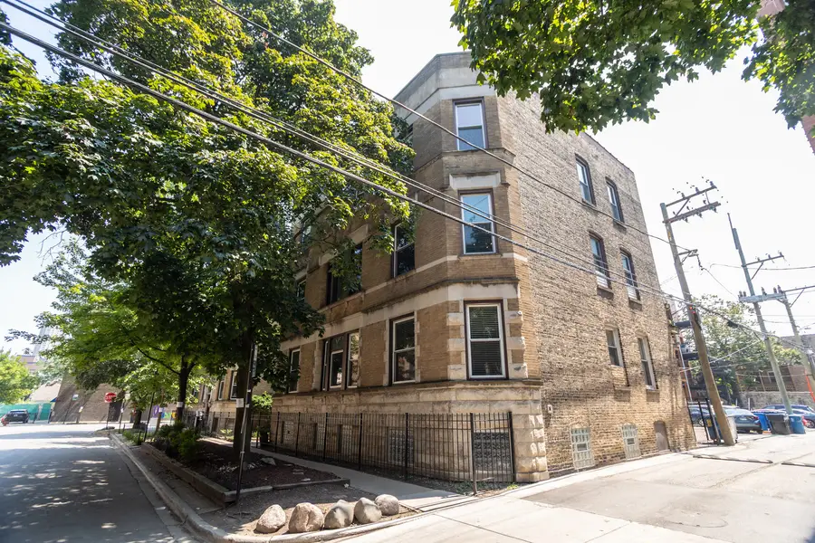 807 W Newport Avenue #2, Chicago, IL 60657 - #2