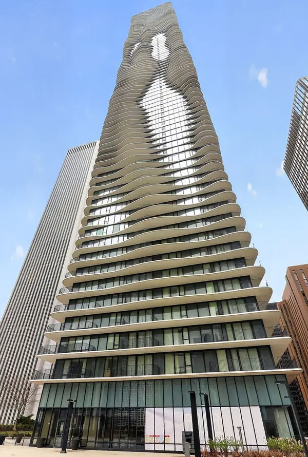 225 N Columbus Drive #5411, Chicago, IL 60601