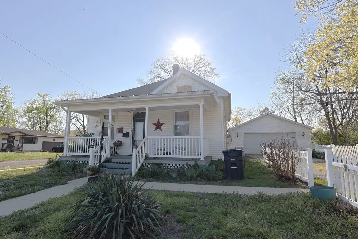 501 N Shelby Avenue, Salem, IL 62881 - #1