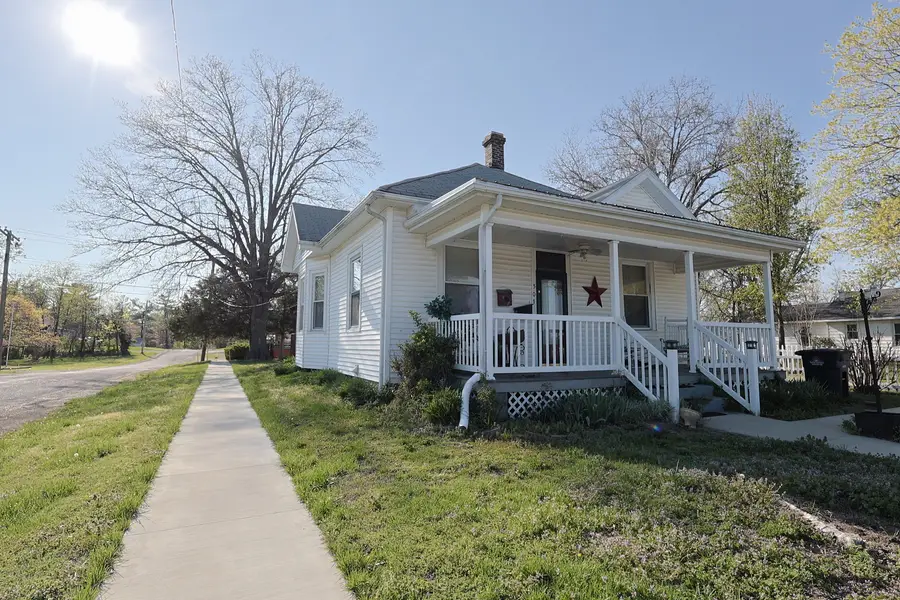 501 N Shelby Avenue, Salem, IL 62881 - #3