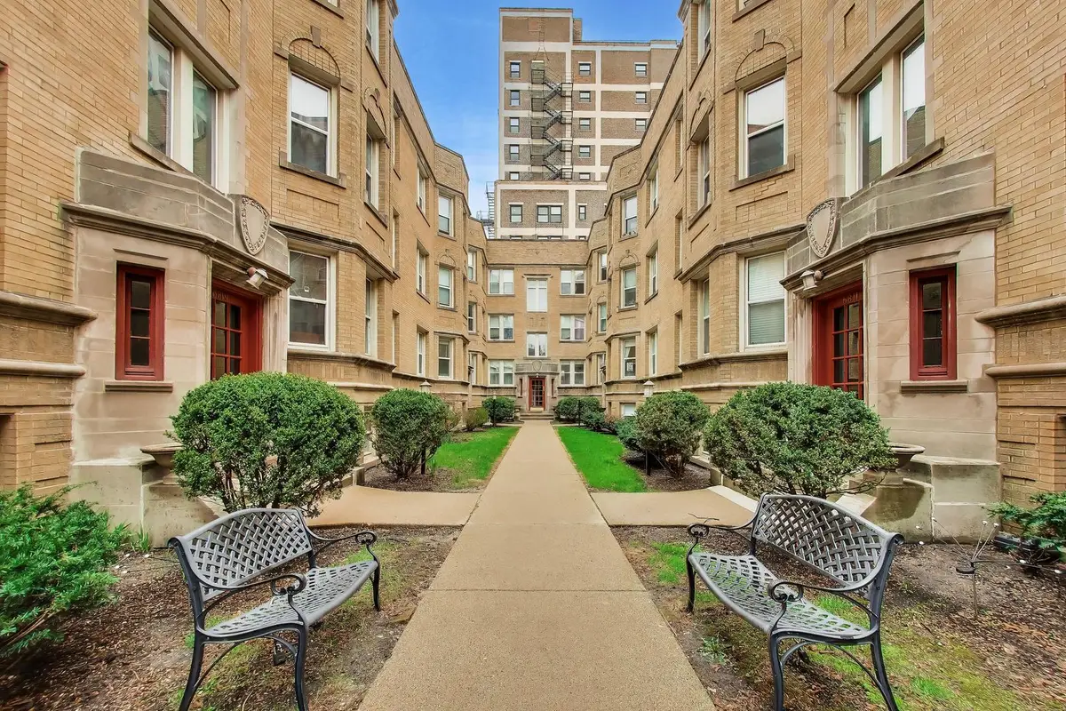 6813 N Lakewood Avenue #3W, Chicago, IL 60626 - #1