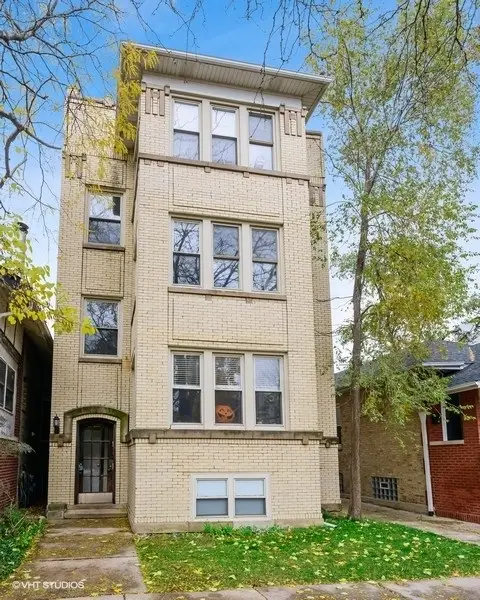 3028 W Eastwood Avenue, Chicago, IL 60625