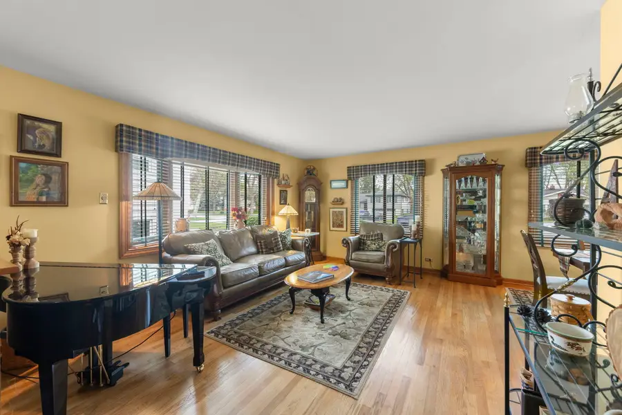 256 S Ellyn Avenue, Glen Ellyn, IL 60137 - #3