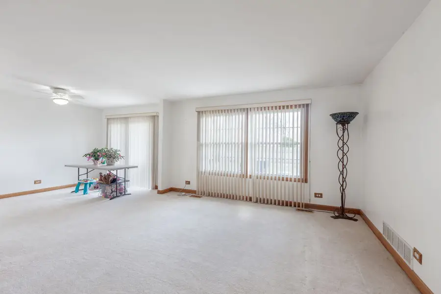 Address Withheld By Seller, Roselle, IL 60172 - #2