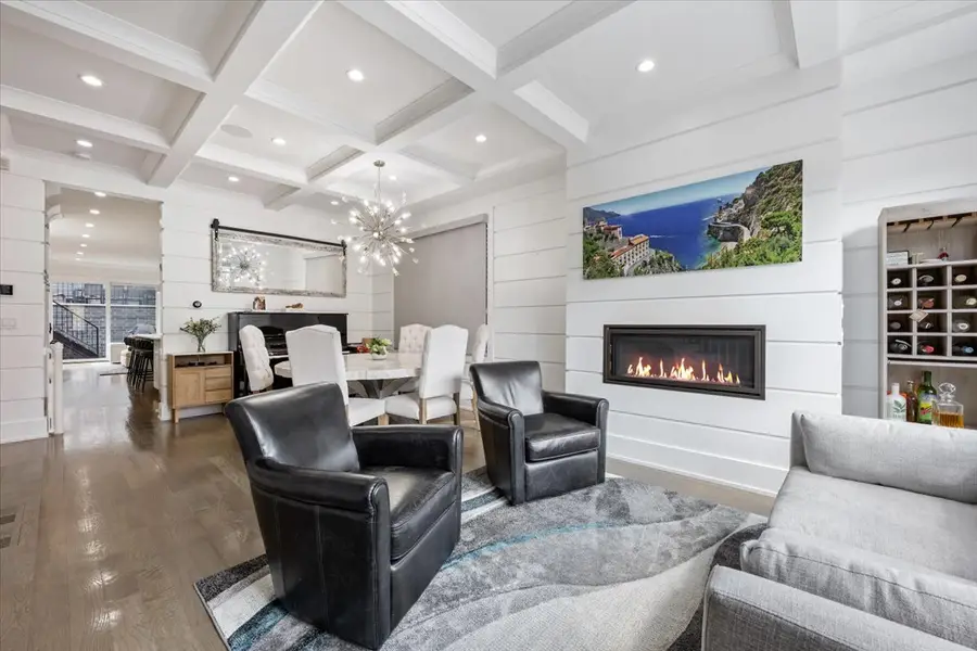 2122 W Mclean Street, Chicago, IL 60647 - #2