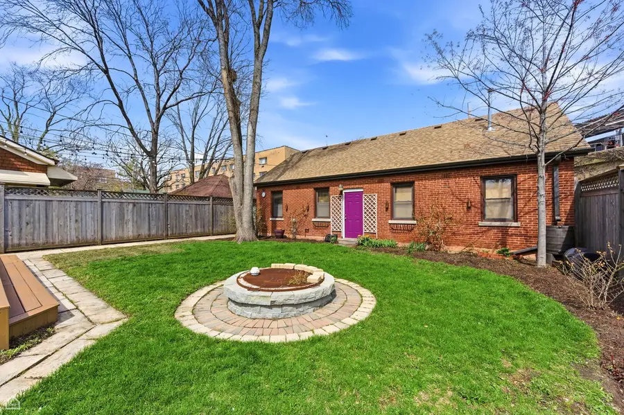 1516 W Sherwin Avenue, Chicago, IL 60626 - #3