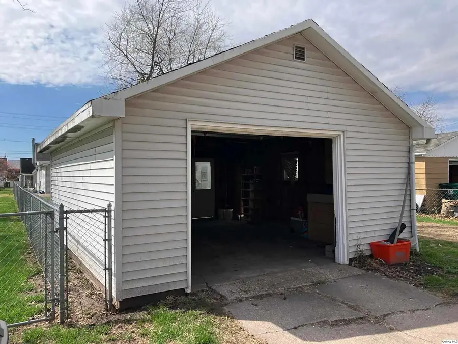 2611 Chestnut St, Quincy, IL 62301 - #3