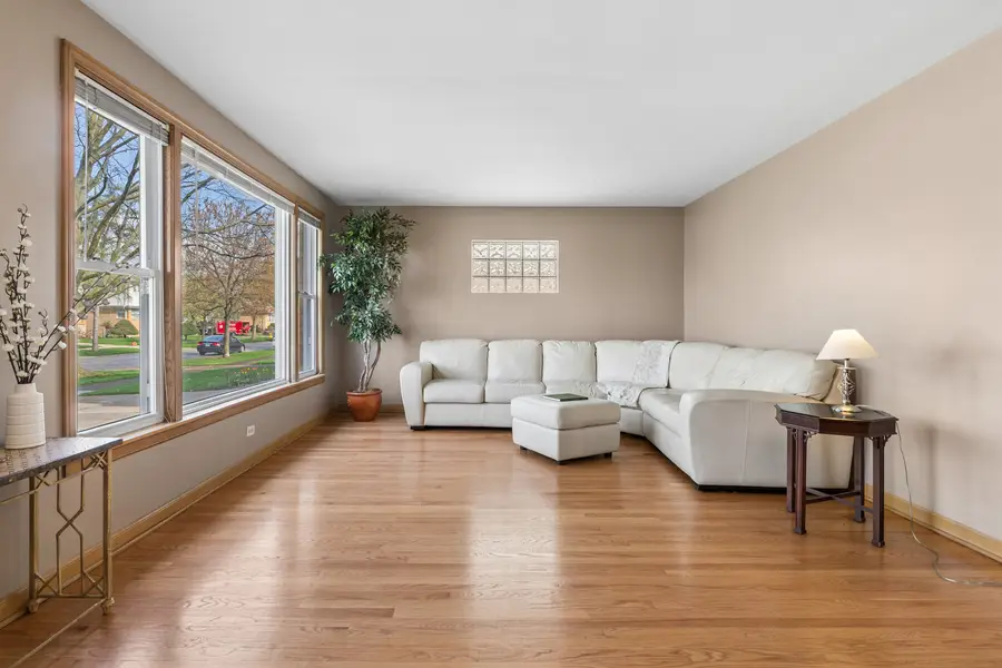 7661 N Neva Avenue, Niles, IL 60714 - #3