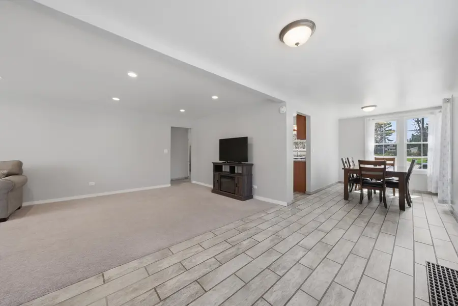 305 Circle Road, Fox River Grove, IL 60021 - #3