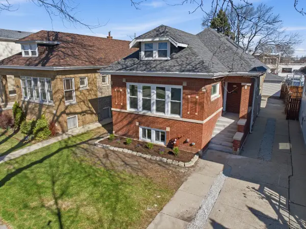 5020 W Fletcher Street, Chicago, IL 60641