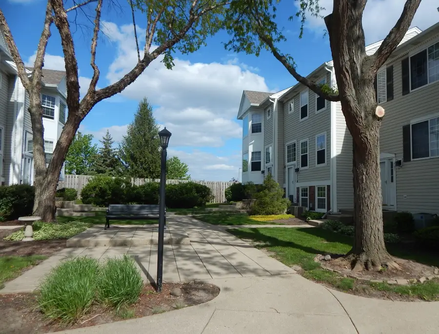 409 E Victoria Circle #409, North Aurora, IL 60542 - #2