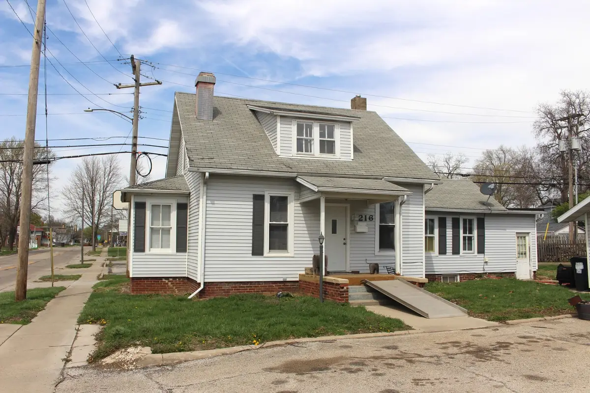 216 S Grant Street, Clinton, IL 61727 - #1
