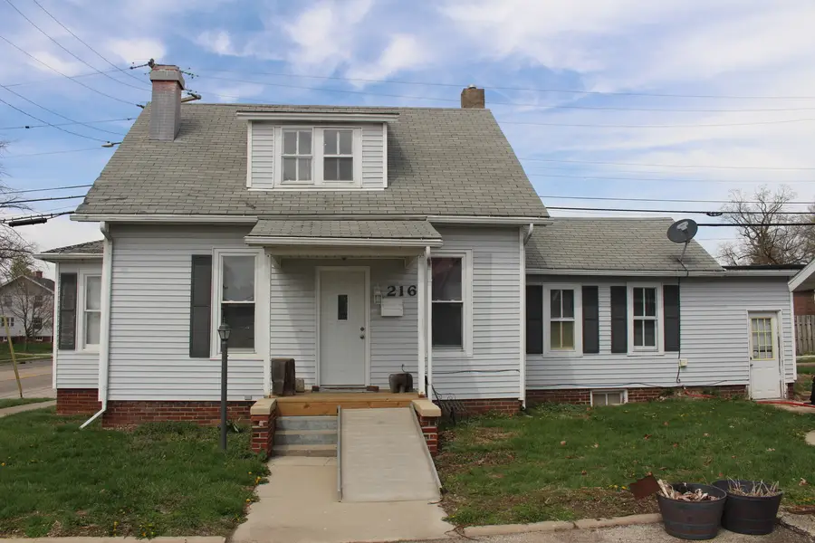 216 S Grant Street, Clinton, IL 61727 - #2