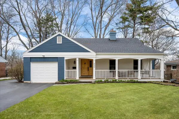 230 W Center Avenue, Lake Bluff, IL 60044