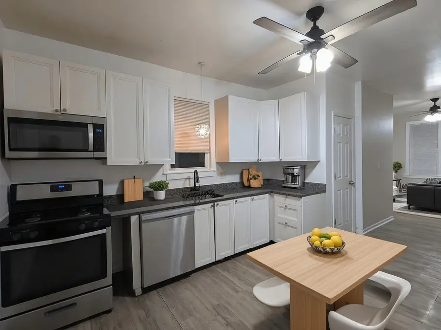 8209 S Coles Avenue, Chicago, IL 60617 - #3