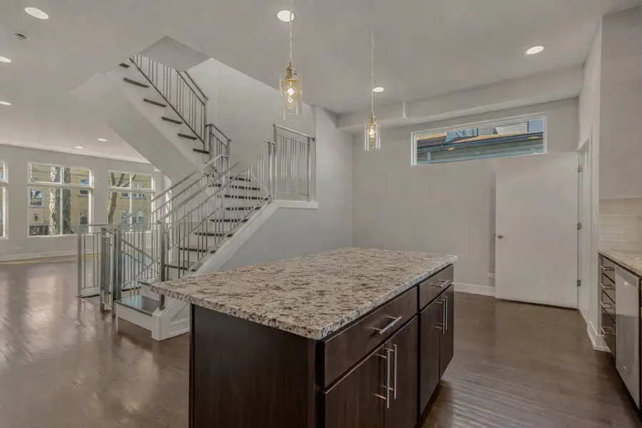 4406 W Wilson Avenue, Chicago, IL 60630 - #3