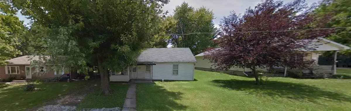 927 W Perry Street, Pittsfield, IL 62363 - #1