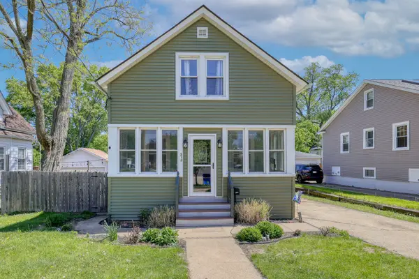 318 S 11th Avenue, St. Charles, IL 60174