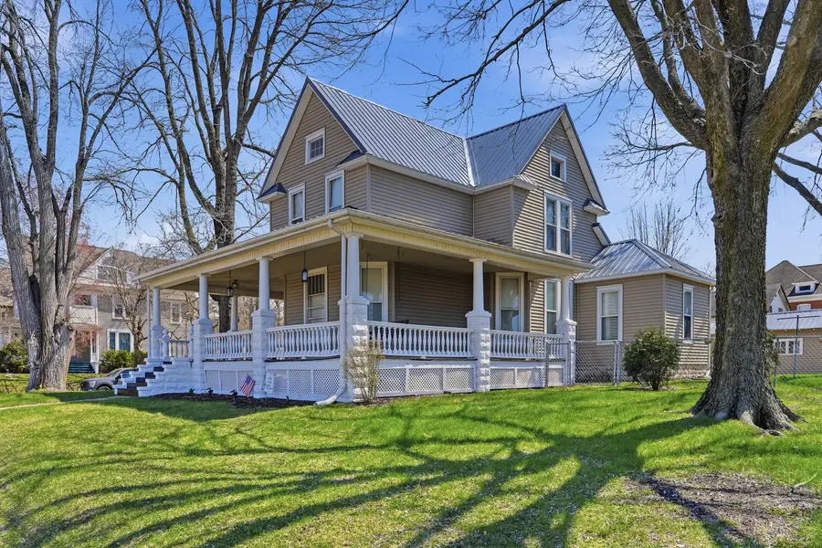 324 E 2nd Street, Dixon, IL 61021 - #2