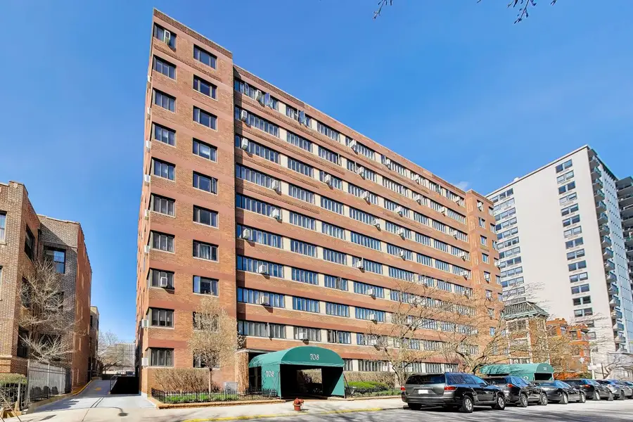 700 W Bittersweet Place #210, Chicago, IL 60613 - #2