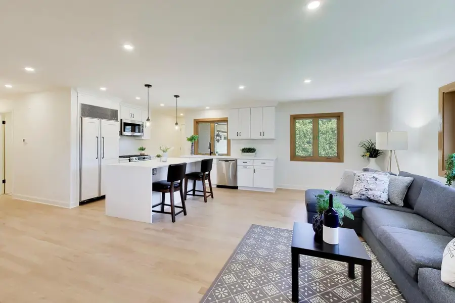 656 Jon Lane, Des Plaines, IL 60016 - #2