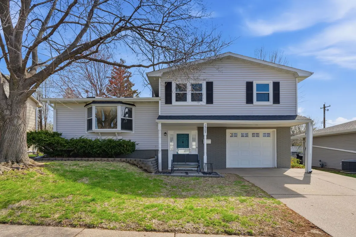 2909 Linden Lane, Bettendorf, IA 52722 - #1