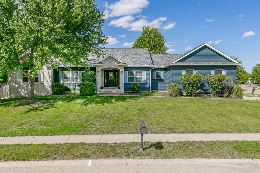 1099 Fox Hollow Lane, Le Claire, IA 52753 - #2