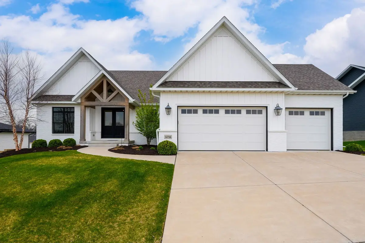 4716 Paddington Circle, Bettendorf, IA 52722 - #1
