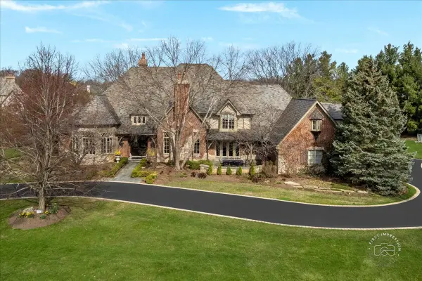 36W442 Hunters Gate Road, St. Charles, IL 60175