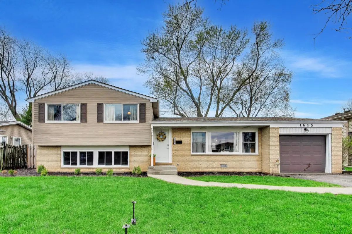 1605 W Lexington Drive, Arlington Heights, IL 60004 - #1