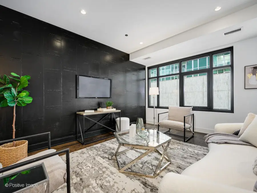 668 N Kingsbury Street #406, Chicago, IL 60654 - #3