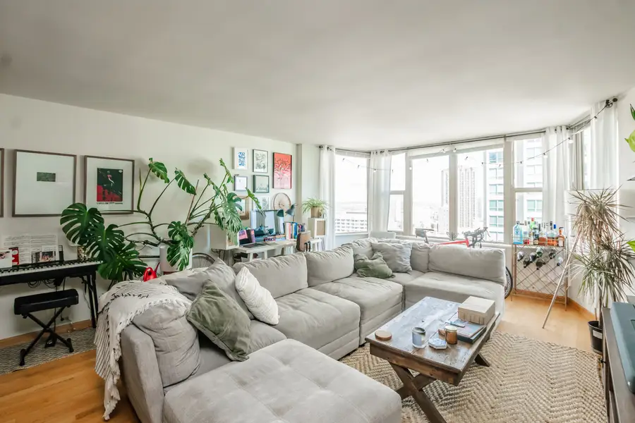 525 W Hawthorne Place #2706, Chicago, IL 60657 - #3