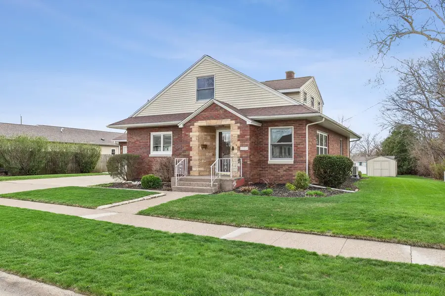 213 8th Avenue, Dewitt, IA 52742 - #3